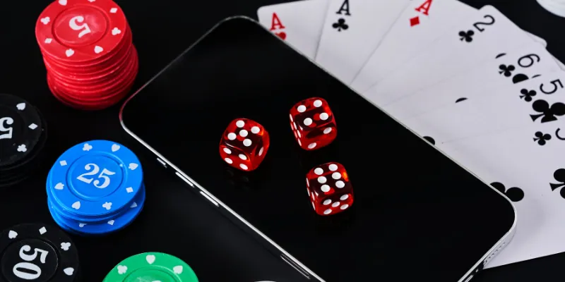 Đặt cược vào một hoặc nhiều ô trên vòng quay khi tham gia cá cược Roulette Helo88